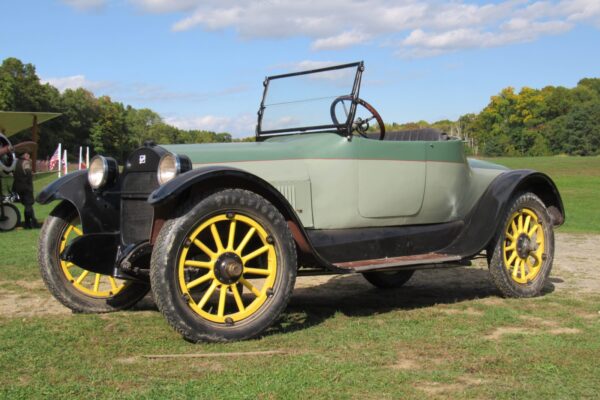Two toned green 1920 Buick