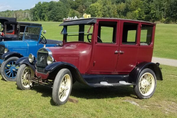 1927 red Ford T Sedan